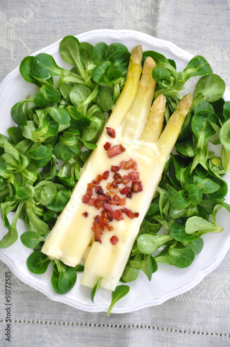 Photo: Spargel überbacken mit Käse auf Vogerlsalat Spargel überbacken mit Käse auf Vogerlsalat