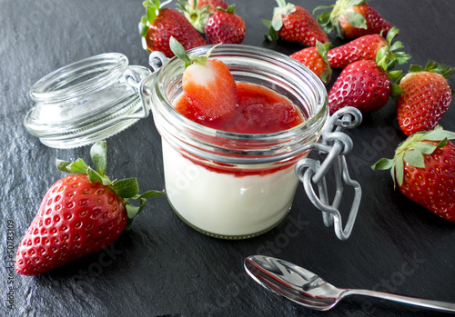 Photo: Panna Cotta im Einmachglas mit Erdbeeren Panna Cotta im Einmachglas mit Erdbeeren