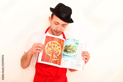 Photo: Koch mit Kochbuch Koch mit Kochbuch