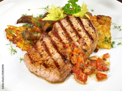 Photo: Kalbssteak mit Rösti und Pilze Kalbssteak mit Rösti und Pilze