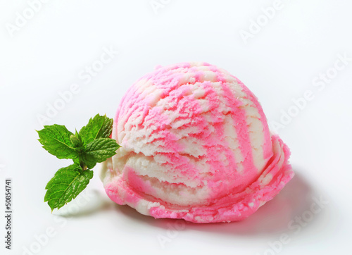 Photo: Frozen fruit yogurt ice cream Frozen fruit yogurt ice cream