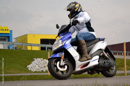 Photo: Teenager beim Fahrtraining Teenager beim Fahrtraining