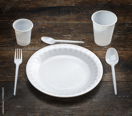 Photo: white disposable dishware white disposable dishware