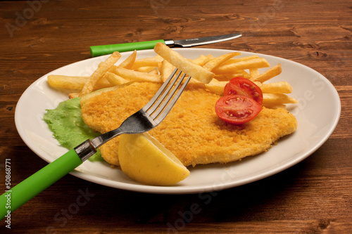 Photo: Cotoletta e patatine fritte Cotoletta e patatine fritte
