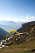 Gleitschirmflieger in den Alpen