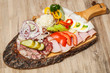 Steirische Brettljausen auf Holzbrett