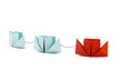 Papierboote im Schlepptau