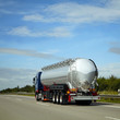 Tanklastwagen liefert aus