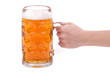 Frauen Hand hält ein Glas Bier