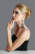 Foto: Blonde woman looking away Blonde woman looking away
