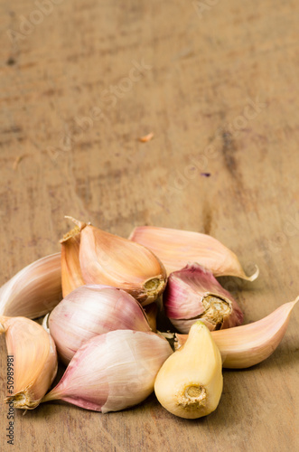 Photo: Cloves of garlic on table Cloves of garlic on table