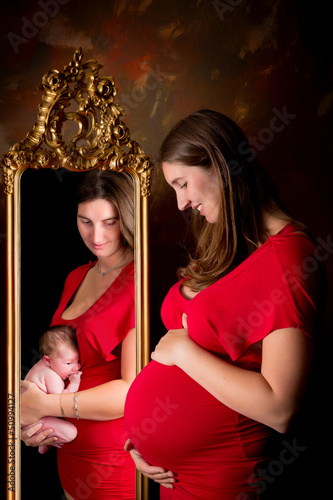 Photo: Pregnant mirror dreams of a baby Pregnant mirror dreams of a baby