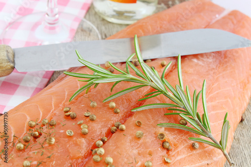 Photo: lachs angerichtet mit gewürzen lachs angerichtet mit gewürzen