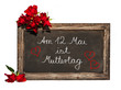 Kreidetafel, rote Rosen, Schrift, Am 12. Mai ist Muttertag