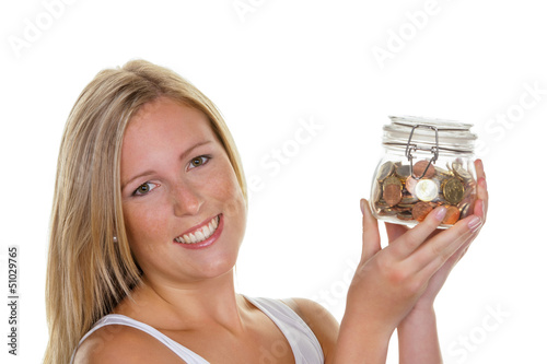 Photo: junge Frau beim Sparen von Geld junge Frau beim Sparen von Geld