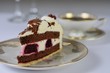 schwarzwälder kirschtorte mit antikem kaffeeservice