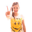 Mädchen mit einem Smilieshirt