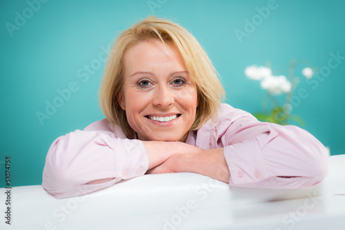 Photo: entspannte blonde frau entspannte blonde frau