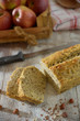 Apfelbrot mit Nüssen und Leinsamen
