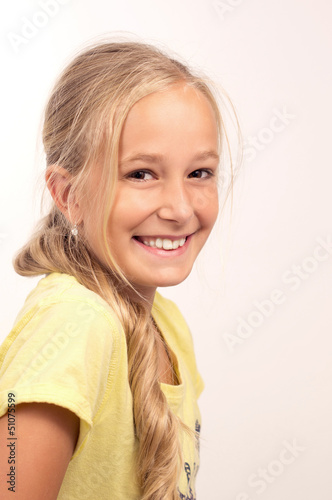 Photo: Portrait eines hübschen blonden Mädchens Portrait eines hübschen blonden Mädchens