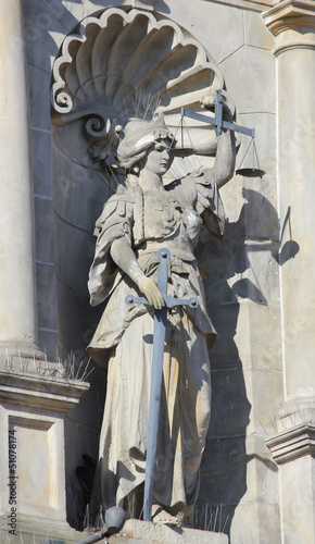 Photo: Weibliche Allegorie Gerechtigkeit (Justitia) Rathaus Harburg Weibliche Allegorie Gerechtigkeit (Justitia) Rathaus Harburg