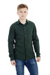 Junger Mann in Fashion Pose