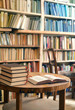 Photo: Farblich geordnete Buchregal Farblich geordnete Buchregal