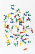 Bunte Pins hochkant