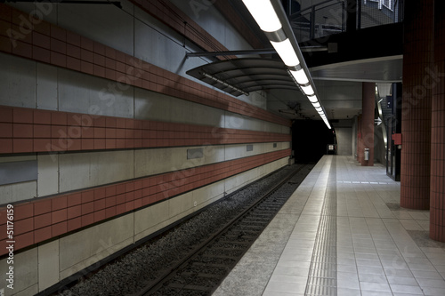 Photo: Ubahnstation menschenleer Ubahnstation menschenleer