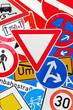 Collage von verschiedenen deutschen Verkehrszeichen