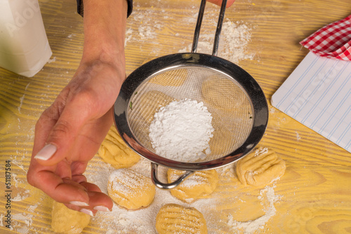 Photo: Icing sugar on cookies Icing sugar on cookies