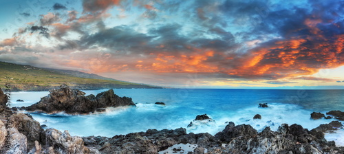 Photo: Panoramique du littoral de La Réunion au crépuscule. Panoramique du littoral de La Réunion au crépuscule.