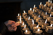 Photo: Encendiendo velas en una iglesia a modo de ofrenda. Encendiendo velas en una iglesia a modo de ofrenda.