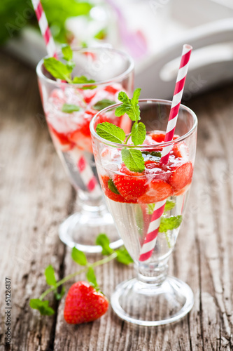 Photo: fruchtige erdbeerbowle fruchtige erdbeerbowle