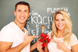 Pärchen mit Kochzutaten