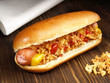 Hot Dog mit Senf und Ketchup