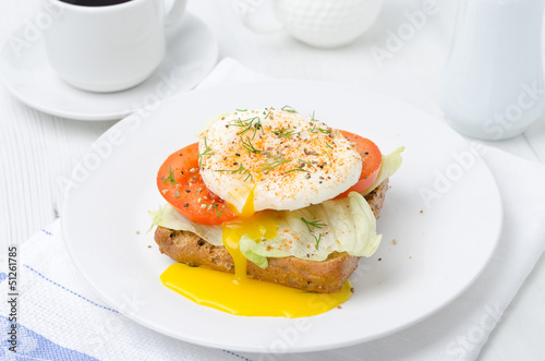 Photo: toast with tomato, lettuce and poached egg for breakfast toast with tomato, lettuce and poached egg for breakfast