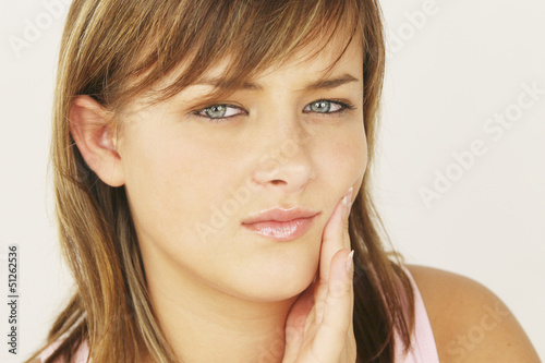 Photo: FEMME - DOULEUR AUX DENTS FEMME - DOULEUR AUX DENTS
