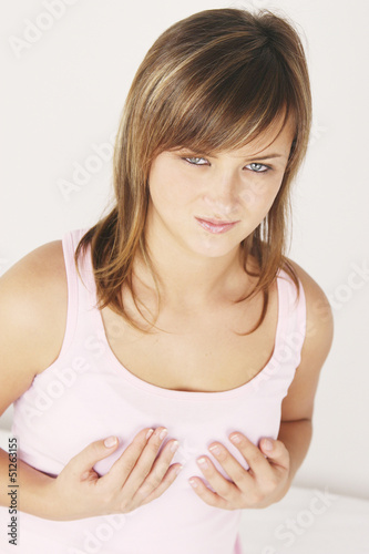Photo: FEMME .DOULEUR SEINS FEMME .DOULEUR SEINS