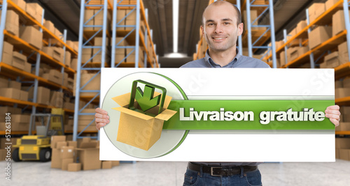 Photo: Livraison gratuite, man with sign Livraison gratuite, man with sign