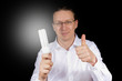 Photo: Mann mit Energiesparbirne in der Hand und Daumen hoch Mann mit Energiesparbirne in der Hand und Daumen hoch