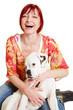 Photo: Lachende Frau mit jungen Hund Lachende Frau mit jungen Hund