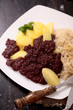 Grützwurst mit Sauerkraut und Salzkartoffeln