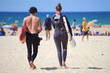 surfeurs à l'océan