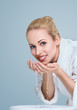 Foto: Young woman washing her face Young woman washing her face