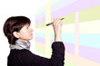 Frau mit Stift am Wandplaner
