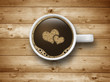 Foto: Kaffeetasse mit Herz auf Holz Kaffeetasse mit Herz auf Holz