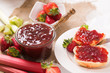 Foto: Erdbeer-Rhabarbermarmelade zum Frühstück Erdbeer-Rhabarbermarmelade zum Frühstück