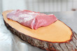 rindfleisch auf holzbrett
