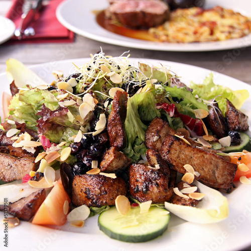 Photo: salat mit kalbsleber und blaubeeren salat mit kalbsleber und blaubeeren